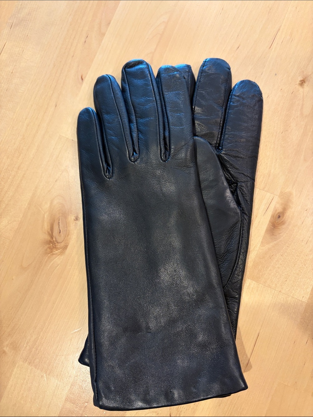 Women’s size M L.L. Bean black 100% sheepskin gloves with wool blend lining EUC